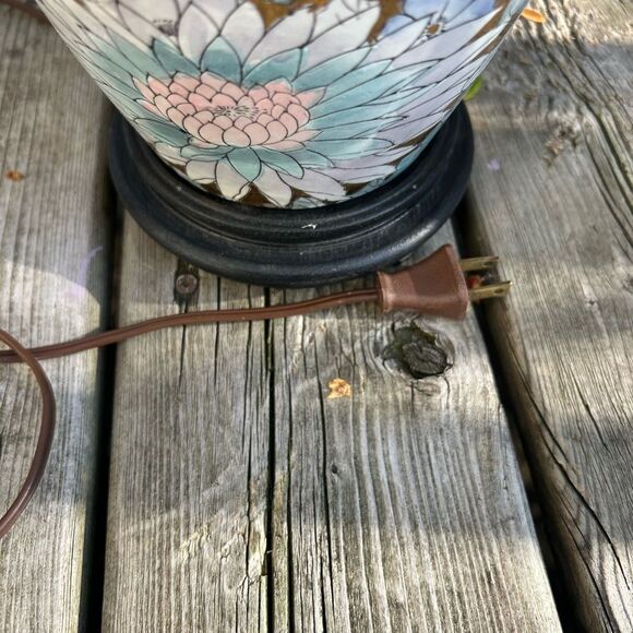 Hand painted floral on gold Asian cloisonne style chinoiserie lamp - Picture 16 of 16